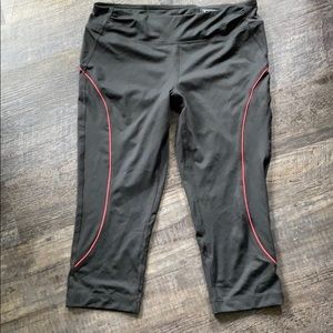 Tek Gear workout capris size M